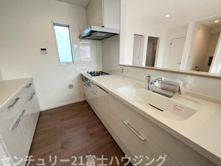 �_�ސ쌧������s����5���ڂ̐V�z��ˌ��ẴL�b�`��