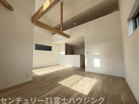 �_�ސ쌧������s����5���ڂ̐V�z��ˌ��Ẵ��r���O