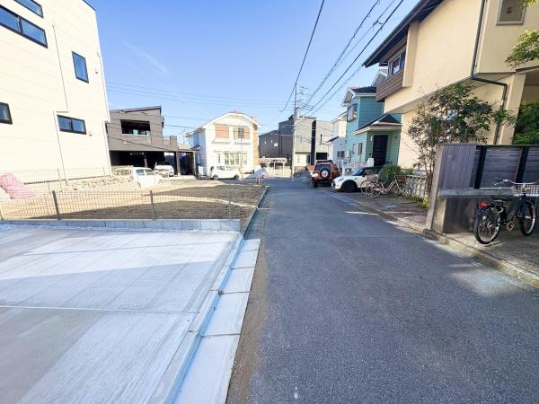 �_�ސ쌧������s���a���̐V�z��ˌ��Ă̑O�ʓ��H�܂ތ��n�ʐ^