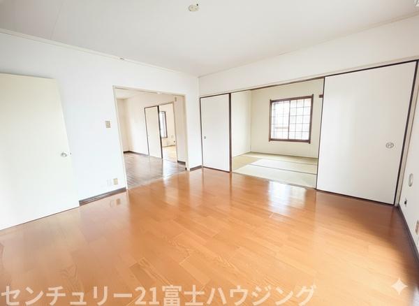 �_�ސ쌧����s���̒��Ã}���V�����̃��r���O