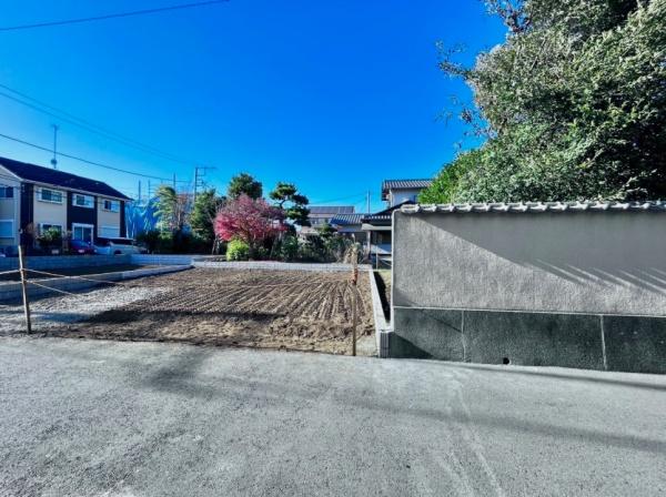 �_�ސ쌧������s�~���̐V�z��ˌ��Ă̑O�ʓ��H�܂ތ��n�ʐ^