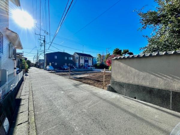 �_�ސ쌧������s�~���̐V�z��ˌ��Ă̑O�ʓ��H�܂ތ��n�ʐ^