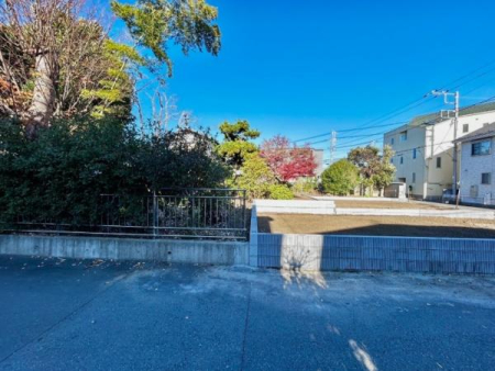 �_�ސ쌧������s�~���̐V�z��ˌ��Ă̑O�ʓ��H�܂ތ��n�ʐ^