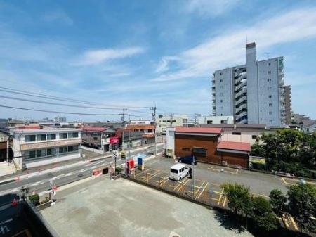 �_�ސ쌧�ɐ����s�ɐ���2���ڂ̒��Ã}���V�����̏Z�˂���̒��]�ʐ^