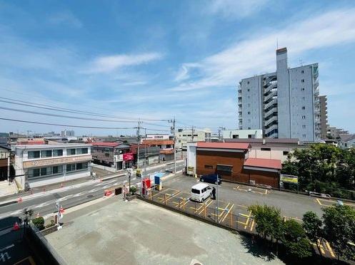 �_�ސ쌧�ɐ����s�ɐ���2���ڂ̒��Ã}���V�����̏Z�˂���̒��]�ʐ^