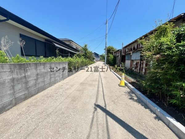 �_�ސ쌧����s�T���̓y�n�̑O�ʓ��H�܂ތ��n�ʐ^