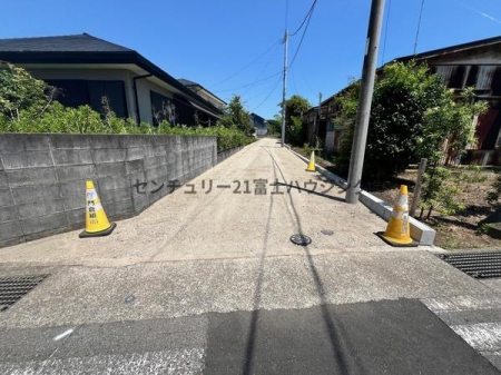 �_�ސ쌧����s�T���̓y�n�̑O�ʓ��H�܂ތ��n�ʐ^