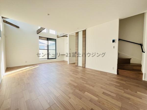 �_�ސ쌧������s�΂��l�̐V�z��ˌ��Ẵ��r���O