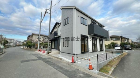 �_�ސ쌧������s�����u2���ڂ̐V�z��ˌ��Ă̑O�ʓ��H�܂ތ��n�ʐ^