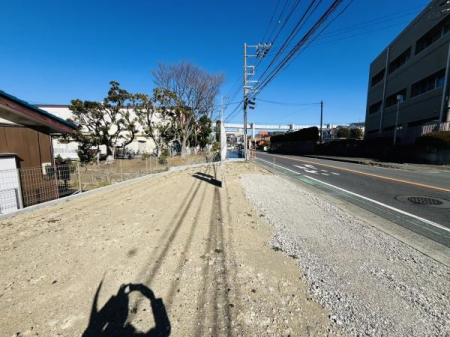 �_�ސ쌧���q�s�����q1���ڂ̐V�z��ˌ��Ă̑O�ʓ��H�܂ތ��n�ʐ^