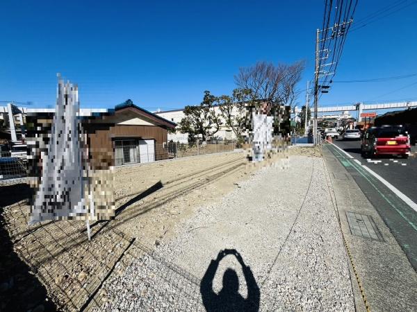 �_�ސ쌧���q�s�����q1���ڂ̐V�z��ˌ��Ă̑O�ʓ��H�܂ތ��n�ʐ^