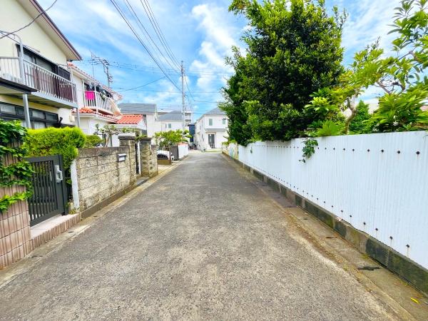 �_�ސ쌧������s�����̒��È�ˌ��Ă̑O�ʓ��H�܂ތ��n�ʐ^