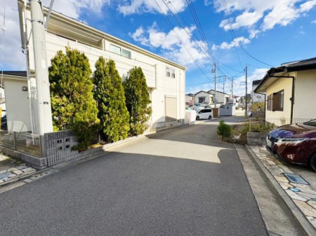 �_�ސ쌧������s���3���ڂ̒��È�ˌ��Ă̑O�ʓ��H�܂ތ��n�ʐ^