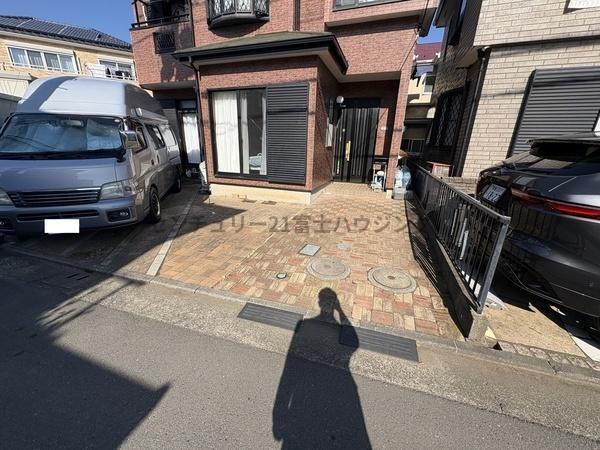 �_�ސ쌧������s����2���ڂ̒��È�ˌ��Ă̑O�ʓ��H�܂ތ��n�ʐ^