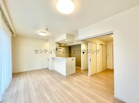 �_�ސ쌧������s������̒��Ã}���V�����̃��r���O