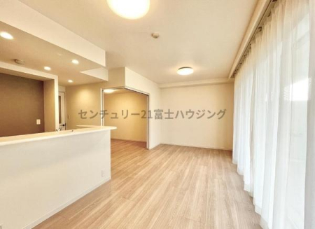 �_�ސ쌧������s������̒��Ã}���V�����̃��r���O