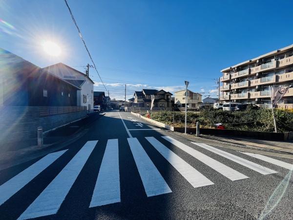 �_�ސ쌧������s�݂���4���ڂ̓y�n�̑O�ʓ��H�܂ތ��n�ʐ^