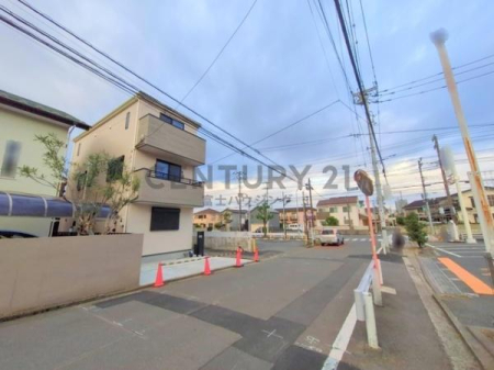 �_�ސ쌧����s�ғ����C��1���ڂ̐V�z��ˌ��Ă̑O�ʓ��H�܂ތ��n�ʐ^