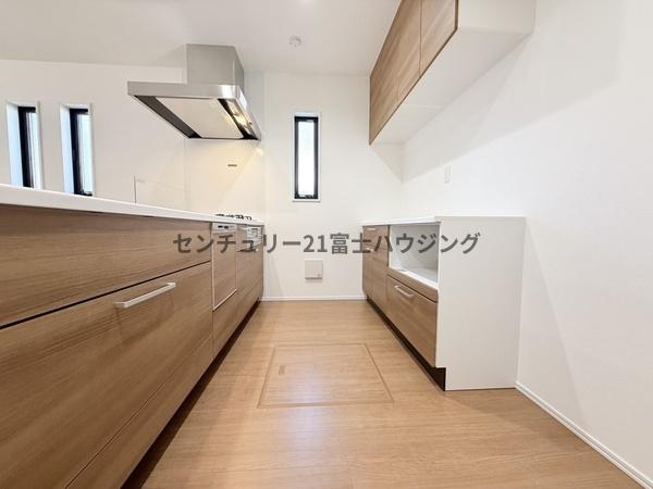 �_�ސ쌧������s�����u2���ڂ̐V�z��ˌ��ẴL�b�`��