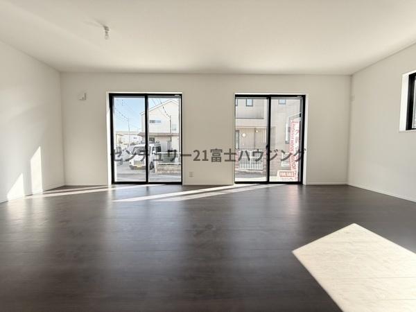 �_�ސ쌧������s�����u2���ڂ̐V�z��ˌ��Ẵ��r���O