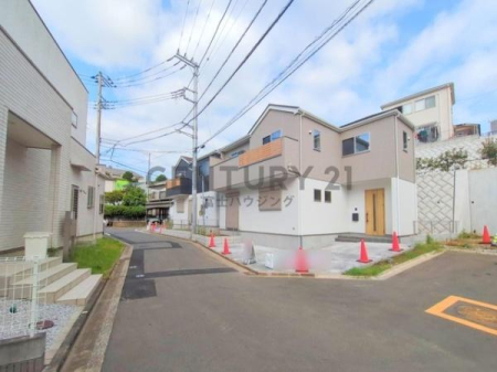 �_�ސ쌧����s�P�s��2���ڂ̐V�z��ˌ��Ă̑O�ʓ��H�܂ތ��n�ʐ^