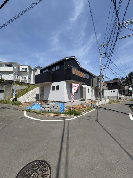 �_�ސ쌧����s�P�s��2���ڂ̐V�z��ˌ��Ă̑O�ʓ��H�܂ތ��n�ʐ^