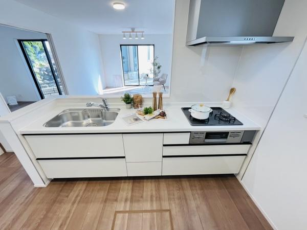 �_�ސ쌧������s�ԉH���̐V�z��ˌ��ẴL�b�`��