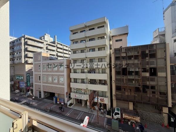 �_�ސ쌧����s�쓡��̒��Ã}���V�����̏Z�˂���̒��]�ʐ^