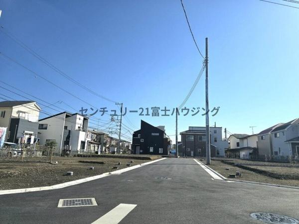 �_�ސ쌧����s���q�̓y�n�̑O�ʓ��H�܂ތ��n�ʐ^