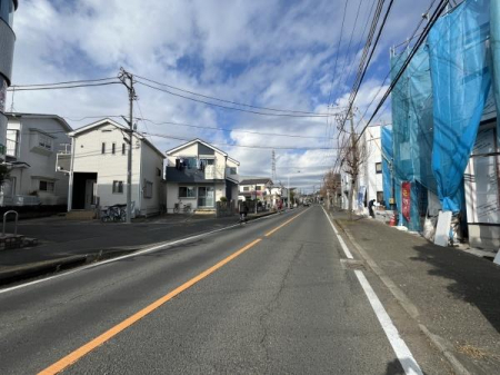 �_�ސ쌧������s����̐V�z��ˌ��Ă̑O�ʓ��H�܂ތ��n�ʐ^