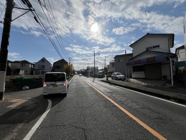 �_�ސ쌧������s����̐V�z��ˌ��Ă̑O�ʓ��H�܂ތ��n�ʐ^