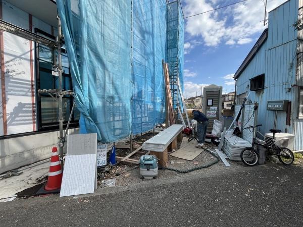 �_�ސ쌧������s����̐V�z��ˌ��Ă̑O�ʓ��H�܂ތ��n�ʐ^