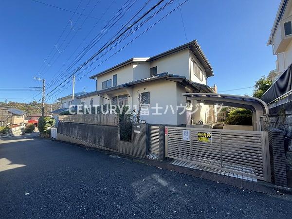 �_�ސ쌧���q�s�򖾎�6���ڂ̒��È�ˌ��Ă̑O�ʓ��H�܂ތ��n�ʐ^