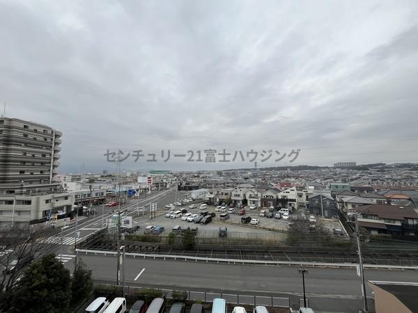 �_�ސ쌧������s�{��5���ڂ̒��Ã}���V�����̏Z�˂���̒��]�ʐ^