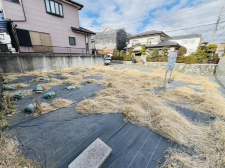 �_�ސ쌧����s�ΐ�2���ڂ̓y�n�̑O�ʓ��H�܂ތ��n�ʐ^