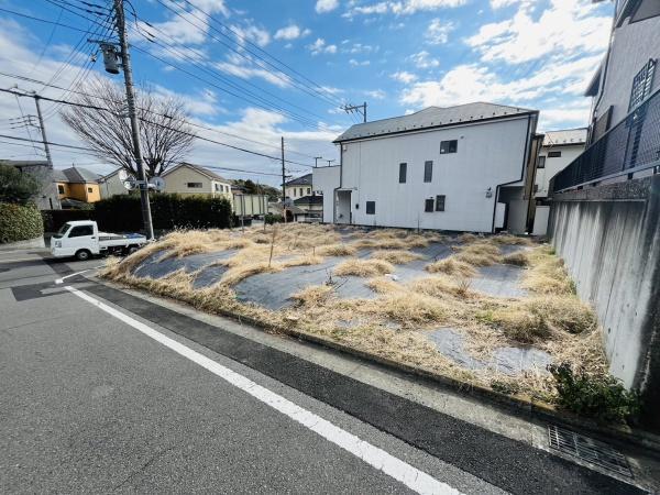 �_�ސ쌧����s�ΐ�2���ڂ̓y�n�̑O�ʓ��H�܂ތ��n�ʐ^