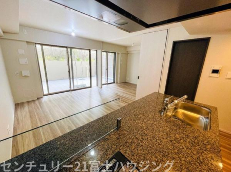 �_�ސ쌧������s���C�ݓ�4���ڂ̒��Ã}���V�����̃��r���O