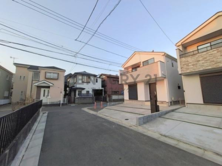 �_�ސ쌧����s�ғ�������1���ڂ̐V�z��ˌ��Ă̑O�ʓ��H�܂ތ��n�ʐ^