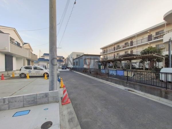 �_�ސ쌧����s�ғ�������1���ڂ̐V�z��ˌ��Ă̑O�ʓ��H�܂ތ��n�ʐ^