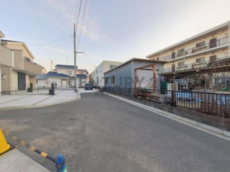 �_�ސ쌧����s�ғ�������1���ڂ̐V�z��ˌ��Ă̑O�ʓ��H�܂ތ��n�ʐ^