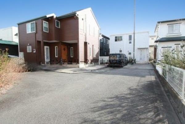 �_�ސ쌧����s�����_��4���ڂ̒��È�ˌ��Ă̑O�ʓ��H�܂ތ��n�ʐ^