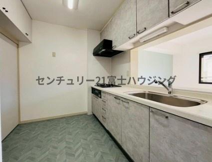 �_�ސ쌧���q�s�ʓ�4���ڂ̒��Ã}���V�����̃L�b�`��