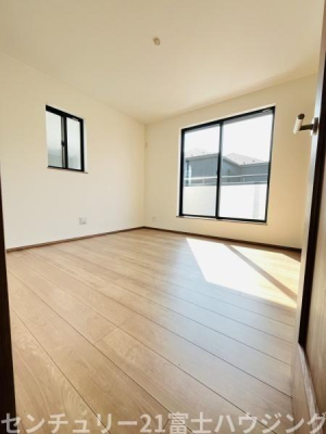 �_�ސ쌧������s����4���ڂ̐V�z��ˌ��Ă̎q������