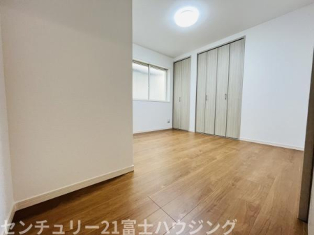 �_�ސ쌧������s����4���ڂ̐V�z��ˌ��Ă̎q������