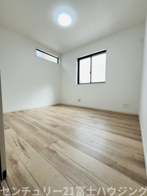 �_�ސ쌧������s����4���ڂ̐V�z��ˌ��Ă̎q������