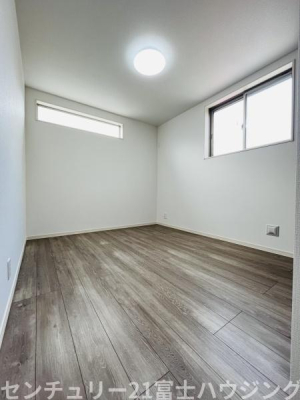 �_�ސ쌧������s����4���ڂ̐V�z��ˌ��Ă̎q������