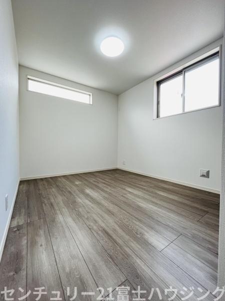 �_�ސ쌧������s����4���ڂ̐V�z��ˌ��Ă̎q������