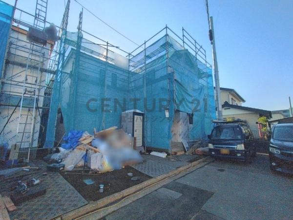 �_�ސ쌧������s����4���ڂ̐V�z��ˌ��Ă̑O�ʓ��H�܂ތ��n�ʐ^