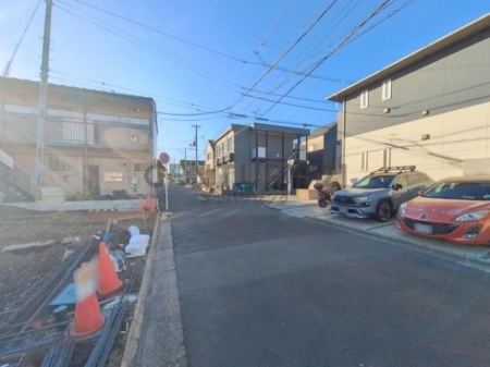 �_�ސ쌧����s�Ó��6���ڂ̐V�z��ˌ��Ă̑O�ʓ��H�܂ތ��n�ʐ^