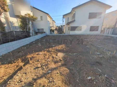 �_�ސ쌧����s�Ó��6���ڂ̐V�z��ˌ��Ă̑O�ʓ��H�܂ތ��n�ʐ^